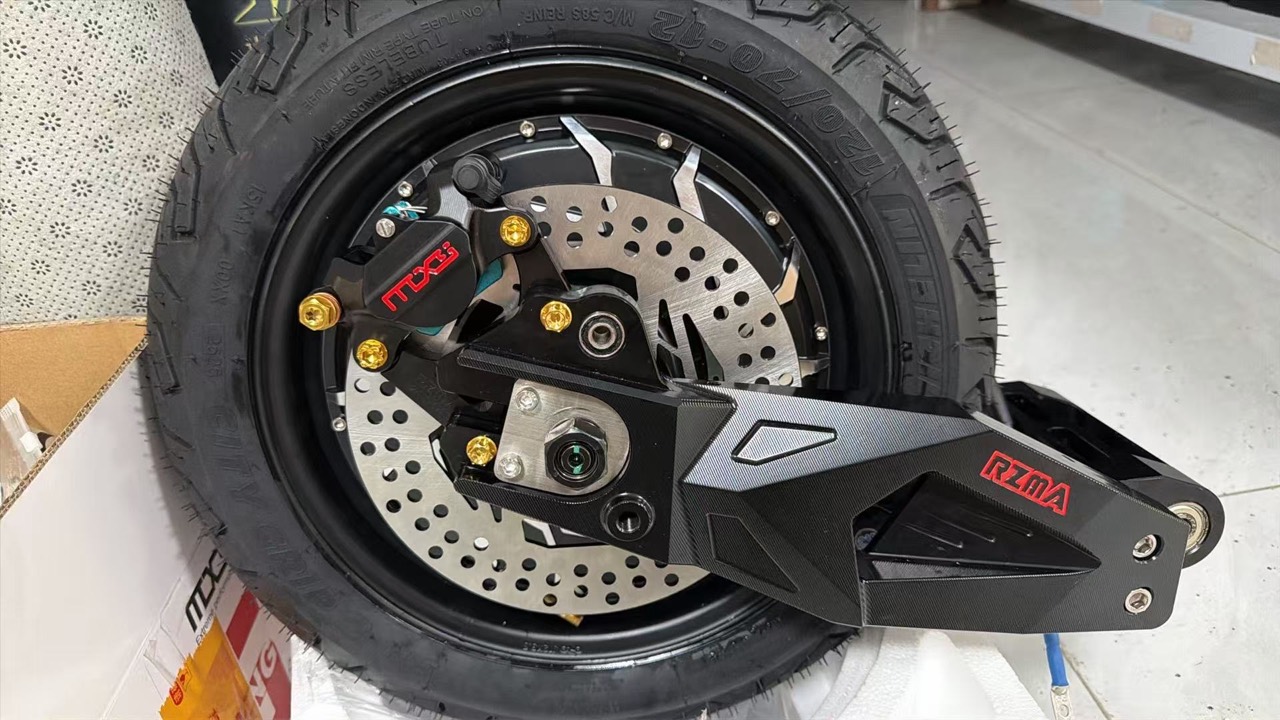 QS Motor 12-inch 5000WP complete rear wheel swingarm set with 120/70-12 tire and MXS brake caliper